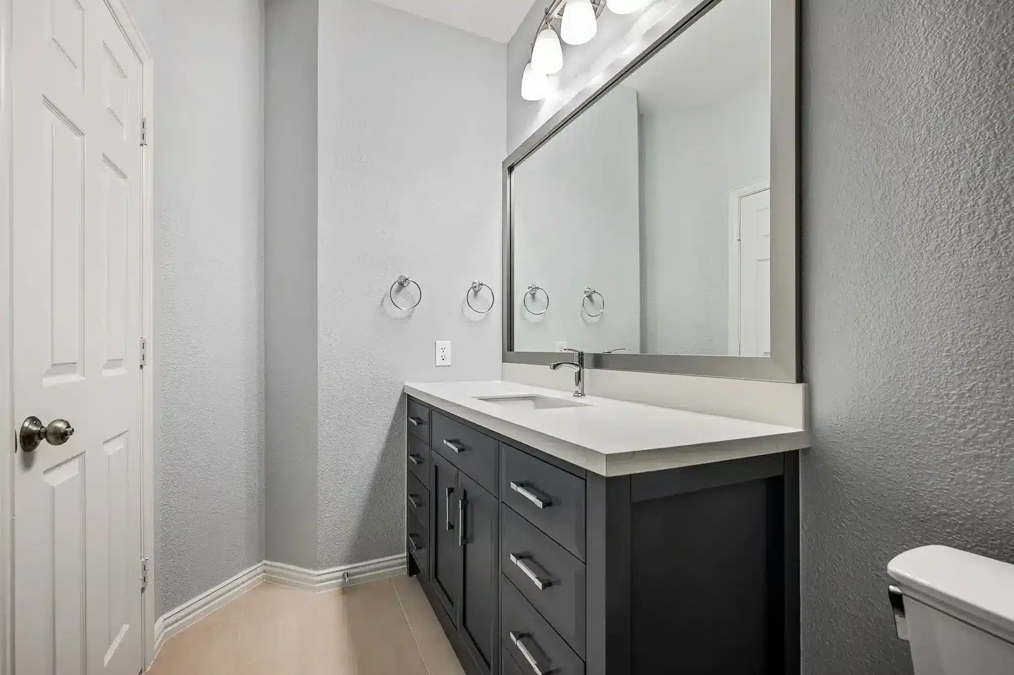 guest bathroom in Plano after remodel